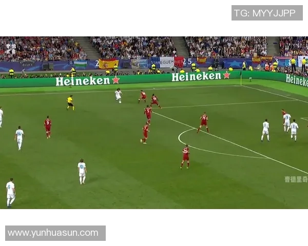 足球明星的倒钩绝技盘点那些令人惊叹的瞬间与背后的故事 足球明星的倒钩绝技盘点那些令人惊叹的瞬间与背后的故事