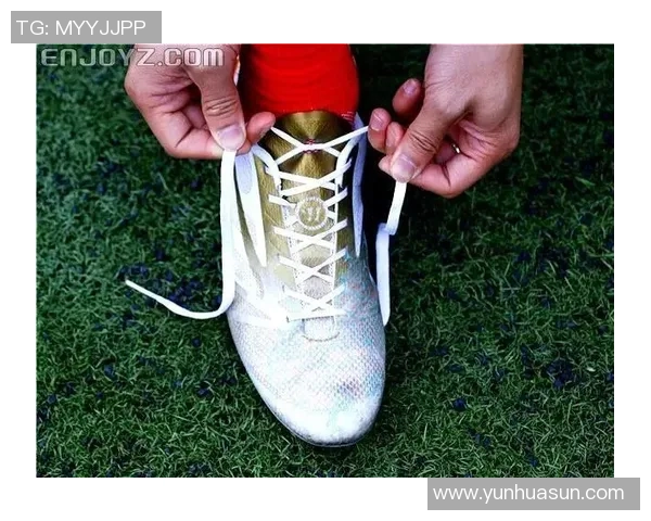 足球明星精彩瞬间绑鞋带背后的故事与技巧分享 足球明星精彩瞬间绑鞋带背后的故事与技巧分享